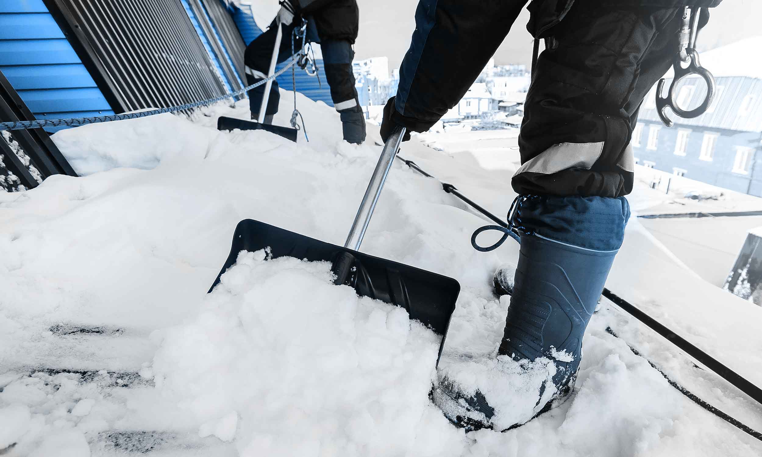 Schnee- und Eislastenbeseitigung Schnee- und Eislastenbeseitigung von Müller&Sohn - Die Industriekletterer